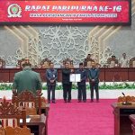 Foto bersama setelah rapat paripurna di Gedung DPRD Provinsi Kalteng (Foto : Wiyandri)