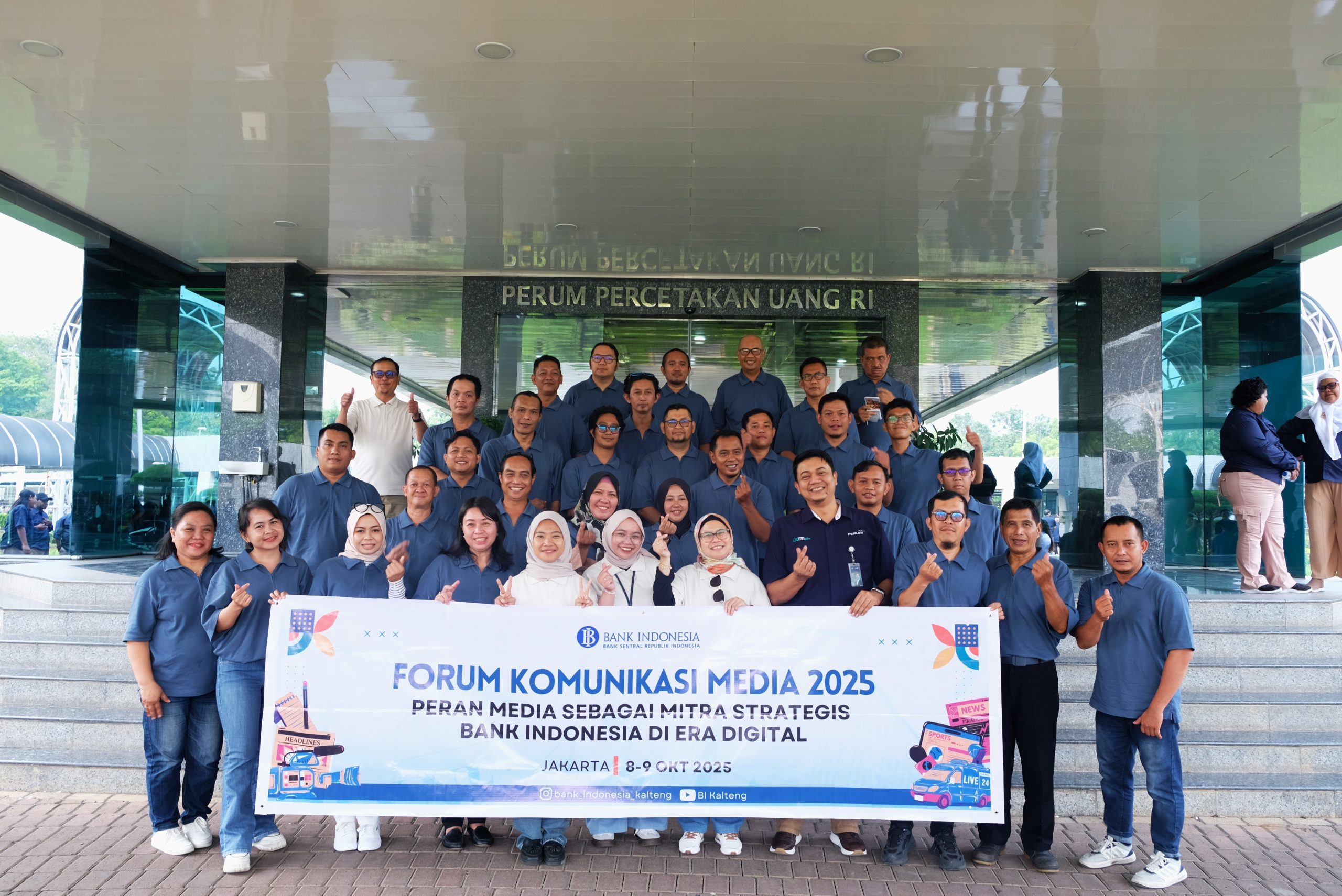 Foto bersama saat kunjungan ke Peruri Karawang, Jawa Barat (Foto : Ist)