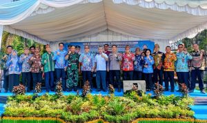 Foto bersama saat kegiatan GPM Serentak Nasional di halaman Kantor Dinas Ketahanan Pangan (Foto : Wiyandri)