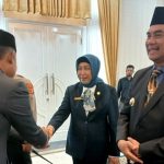 Ketua DPRD Barito Utara, Mery Rukaini saat menghadiri pelantikan pejabat tinggi pratama (Foto : Ist)
