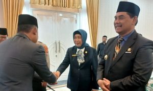Ketua DPRD Barito Utara, Mery Rukaini saat menghadiri pelantikan pejabat tinggi pratama (Foto : Ist)