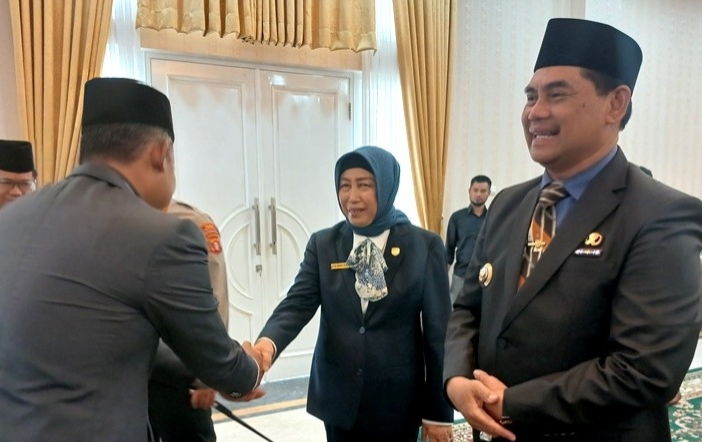 Ketua DPRD Barito Utara, Mery Rukaini saat menghadiri pelantikan pejabat tinggi pratama (Foto : Ist)