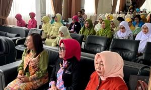 Ketua Komisi I DPRD Barito Utara, Nety Herawati menghadiri Musda GOW di Aula Dinas Kearsipan dan Perpustakaan Kabupaten Barito Utara (Foto : Ist)