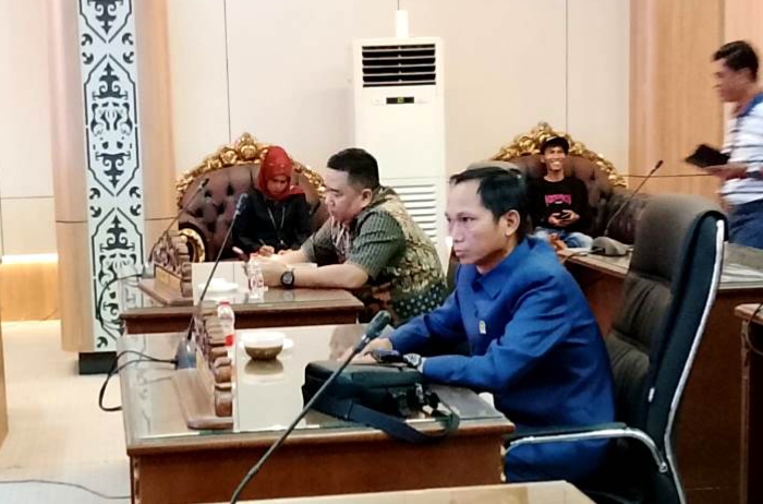 DPRD Barito Utara gelar RDP dengan pihak PLN Muara Teweh dan Pemkab Barito Utara terkait terkait gangguan jalur listrik di Desa Lemo dan Desa Pendreh (Foto : Ist)