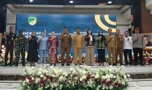 Bupati Barito Utara, Shalahuddin didampingi isteri bersama Wakil Bupati Felix Sonadie Y Tingan dan isteri, Ketua DPRD Barito Utara dan unsur FKPD saat foto bersama (Foto : Ist)