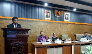 Wakil Bupati Barito Utara, Felix Sonadie Y Tingan membuka secara resmi konsiltasi publik RIPPM PT Bharinto Ekatama (Foto : Ist)