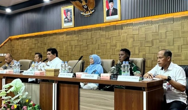 Bupati Barito Utara, Shalahuddin bersama LPTQ Barito Utara, Kapolres Barito Utara saat memimpin rapat persiapan MTQH XXXIII Kalteng tahun 2025 (Foto : Ist)