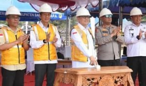 Pj Bupati Barito Utara, Indra Gunawan meresmikan pemancangan tiang pertama Mako Polres Barito Utara (Foto : Ist)