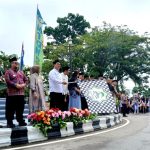 Bupati Barito Utara, Shalahuddin melepas pawai ta aruf MTQH ke XXXIII tahun 2025 di Bundaran Buah Muara Teweh (Foto : Ist)