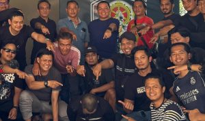 PENANGKAPAN : Plh Kapolresta Banjarmasin, Kombes Timbul Siregar (Tengah Berdiri) usai pimpin pengangkapan pelaku kasus pembunuhan.